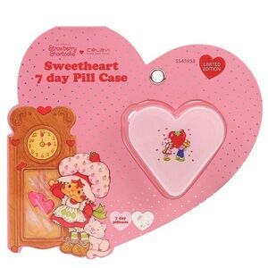 NWT! Strawberry Shortcake Pink Heart 7-Day Pill Case